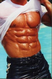 Sixpack von Fitnessmodel Christian Engel Fettfrei Muskeln aufbauen für die perfekte Ganzjahres Strandfigur