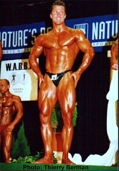 Christian Engel Wettkampf Bühne Christian Engel auf einer Wettkampf Bühne nach Bodybuilding Diät