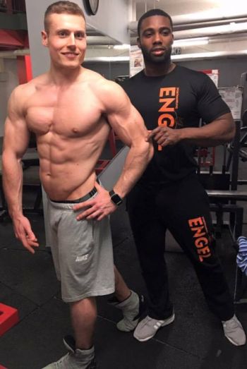 Posing mit dem perfekten Sixpack