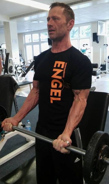 Jean Marie Schneider auch mit 50 einen muskulösen Körper Jean Marie Schneider auch mit 50 einen muskulösen Körper