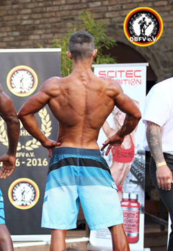 Andre Conrad Mens Pysique R&uuml;ckenpose