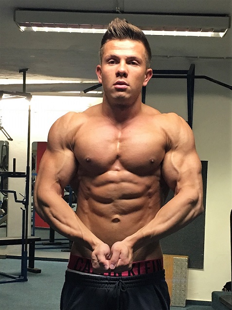 Brustposing Brustpose im Bodybuilding