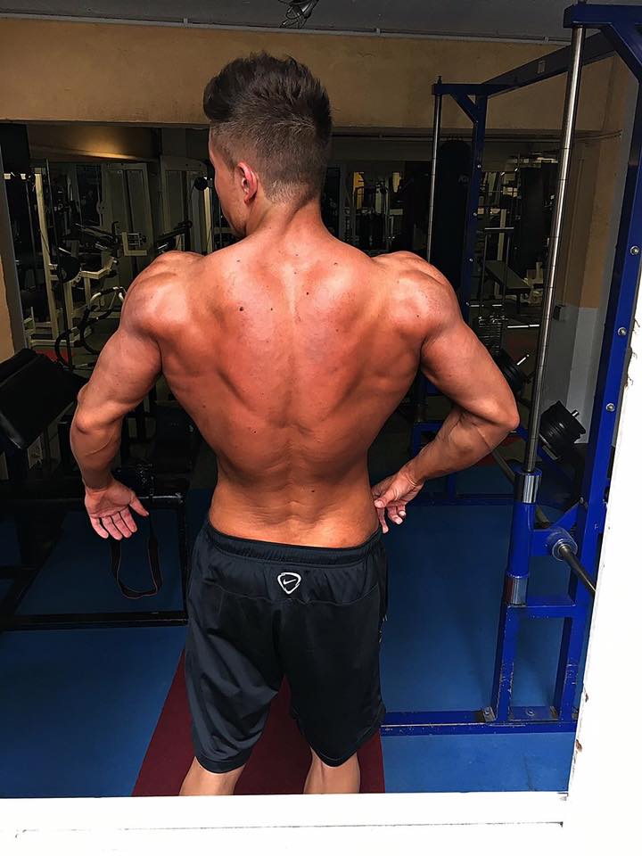 Rücken Posing aus der Physiquklasse von Edgar Kisler Rücken Posing aus der Physiquklasse von Edgar Kisler